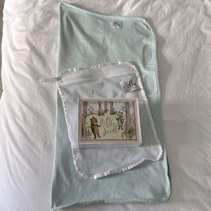 Ollie swaddle in color sky